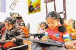 Feb. 14, 2019 -- Photo shows children learning to play the dulcimer during winter vacation. [China Tibet News]