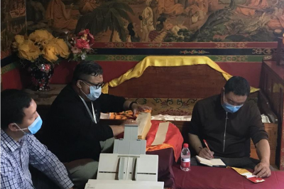 Researchers in China's Tibet catalogue antique books to better preserve ancient documents
