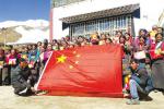 Apr. 1, 2019 -- Photo shows new national flags being distributed to masses to replace their own weathered ones in Jiangdong Village of Nyalam County`s Nyalam Town in Xigaze City, southwest China`s Tibet Autonomous Region. This activity further enhanced the patriotism of people from all ethnic groups. [China Tibet News/Chu Wugan,Liu Huafu]