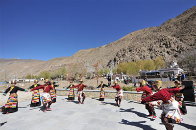 Traditional culture boosts tourism in Tibet