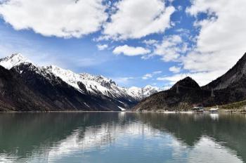 Scenery of Ra’og Lake in China’s Tibet