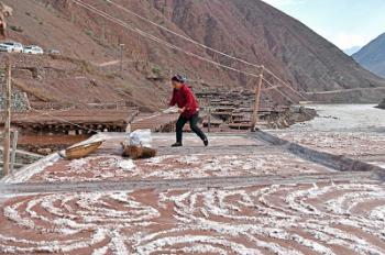 Ancient technique of salt production well-preserved in Mangkam County, China’s Tibet