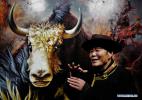 June 20, 2019 -- Wu Yuchu speaks during a yak-themed oil painting exhibition at the Yak Museum in Lhasa, capital of southwest China`s Tibet Autonomous Region, May 14, 2019. (Xinhua/Purbu Zhaxi)