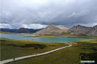 Scenery of Si Chen Lhasa Tso lake in Tibet