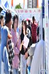 Aug.21, 2019 -- Job seekers view employment information during a job fair in Lhasa, southwest China`s Tibet Autonomous Region, Aug. 20, 2019. A job fair for college graduates was held on Tuesday with over 300 employers participated, providing about 3,900 job opportunities. (Xinhua/Li Xin)