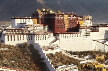1,300-year-old Potala Palace in Tibet gets annual facelift