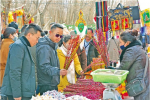 Jan.23,2020 -- Photo shows people purchasing goods for the Spring Festival and Xigaze`s New Year in goods market of Xigaze City, southwest China`s Tibet Autonomous Region. [China Tibet News/TashiDondrup]
