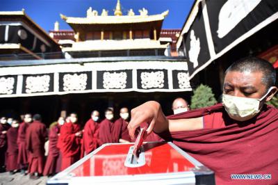 Tibetan Buddhist temples hold services, donate money to support novel coronavirus-infected areas