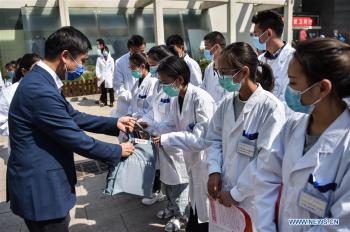 Medical students from Tibet University finish 48-week clinical internship at Peking University Shougang Hospital