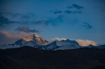 Sunset scenery of Mount Qomolangma in Tibet