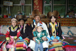 June 3,2020 -- Tibetan family portrait. （Photo by Chogyal/For chinadaily.com.cn）