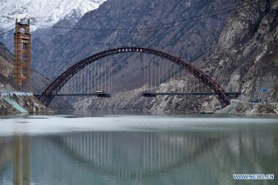 Workers complete closure of main girder of bridge across Yarlung Zangbo River in Tibet