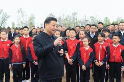 Xi extends festive greetings to children across China