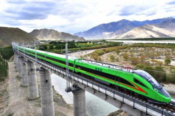 Bullet train debuts on new railway in Tibet