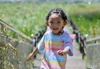 July 19,2021 -- A child visits the Lhalu wetland national nature reserve in Lhasa, southwest China`s Tibet Autonomous Region, July 17, 2021. (Xinhua/Zhang Rufeng)