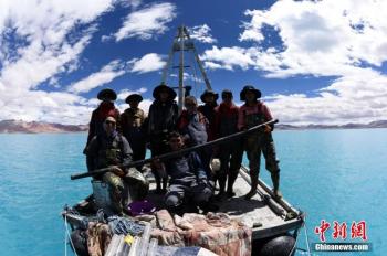 Chinese scientific expedition team completes second lake sampling in Tibet