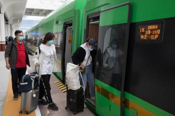 Tibet’s first electrified railway marks one-month operation