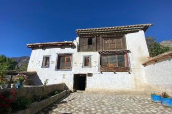 Tibetan-style houses in Dongba Township