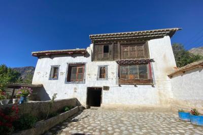 Tibetan-style houses in Dongba Township