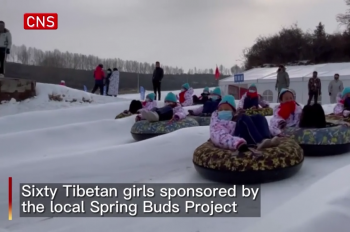Tibetan girls have fun in winter sports
