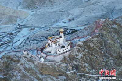 Breathtaking view of oldest palace in Tibet ‘Yumbu Lakhang’