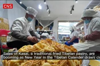 Lhasa locals fry Kasai pastries to welcome Tibetan New Year