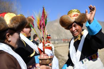 Annual spring farming ceremony held in China's Tibet