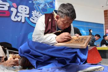 Arts, crafts masters recognized in Tibet