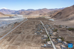 Aerial photo taken on May 10, 2022 shows a view of the fields in Zhaxizom Township in Tingri County, southwest China`s Tibet Autonomous Region. At an altitude of about 4,200 meters, Zhaxizom is the nearest administrative township to Mount Qomolangma. Due to the high altitude and low temperature, spring farming here does not begin until May. (Xinhua/Sun Fei)