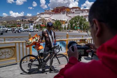 Feature: Amateur cyclists take epic ride to Tibet