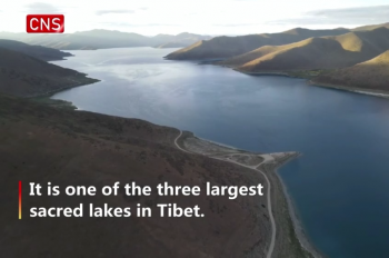 Yamdrok Lake: summer resort in SW China's Tibet