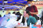 Residents receive nucleic acid testing at a community in Lhasa, southwest China`s Tibet Autonomous Region, Aug. 9, 2022. (Photo/China News Service)