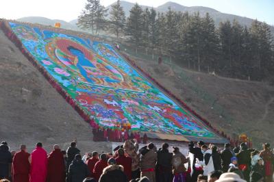 Tibetan Buddhist event in China's Gansu attracts believers, tourists
