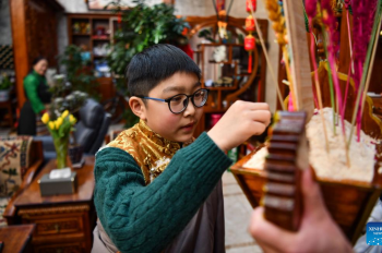 People celebrate Tibetan New Year in Lhasa