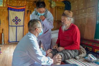 Doctors' home visits give Tibetan villagers easier access to medical services