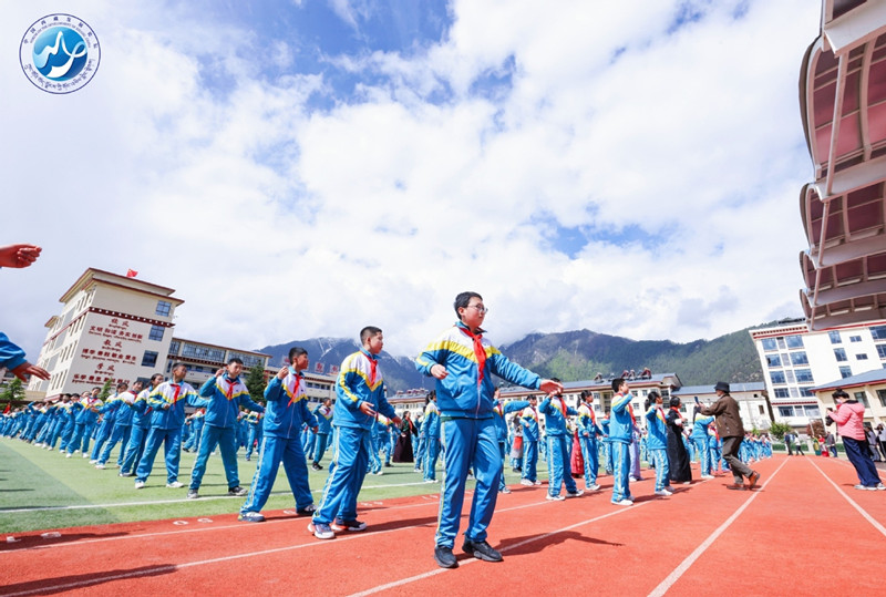 Students assemble on the track at the school to exercise. [Photo provided to China Daily]