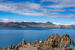 This photo taken on July 4, 2023 shows a view of the Puma Yumco Lake in Nagarze County of Shannan, southwest China`s Tibet Autonomous Region. (Xinhua/Chen Shangcai)