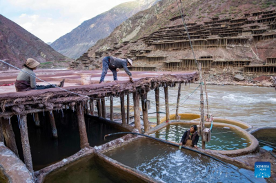 In pics:salt fields in China's Tibet
