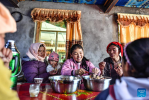 Sichod Drolma (C) eats with her family in Damxung County, southwest China`s Xizang Autonomous Region, Nov. 15, 2023. (Xinhua/Jigme Dorje)