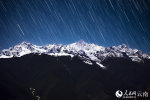 Time-lapse photo shows stars streaking across the night sky over Meili Snow Mountain in Deqin county, Diqing Tibetan Autonomous Prefecture, southwest China`s Yunnan Province. (Photo/Zhao Yizhou)