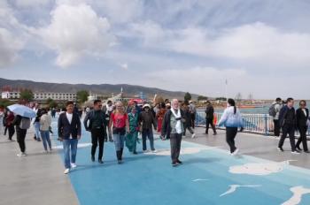 Video: Foreign experts and journalists visit Qinghai and Xizang