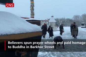 Believers in Lhasa pay homage to Buddha after snow