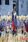 A performance is staged to celebrate the 7th Chinese Farmers` Harvest Festival in Shannan City, southwest China`s Xizang Autonomous Region, Sept. 22, 2024. (Photo/China News Service)